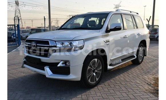 Acheter Import Voiture Toyota Land Cruiser Blanc à Import - Dubai, Diana Acheter Import Voiture Toyota Land Cruiser Blanc à Import - Dubai, Diana