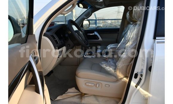 Acheter Import Voiture Toyota Land Cruiser Blanc à Import - Dubai, Diana Acheter Import Voiture Toyota Land Cruiser Blanc à Import - Dubai, Diana