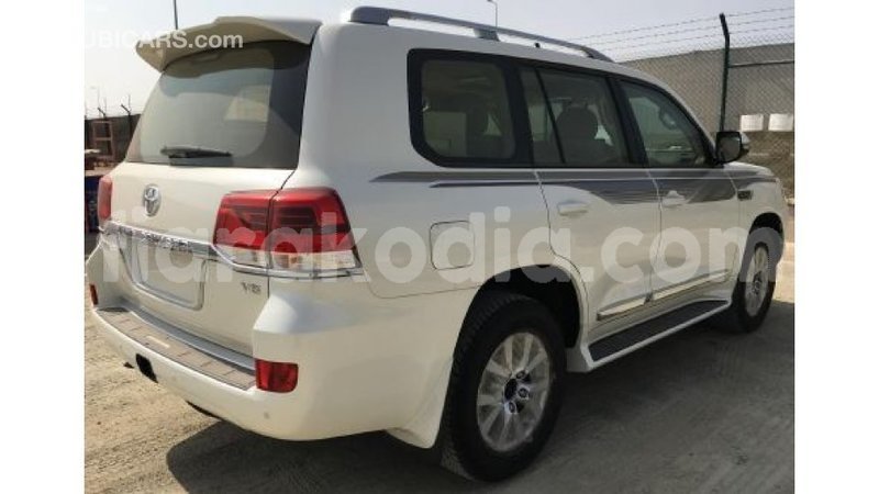 Big with watermark toyota land cruiser diana import dubai 4623