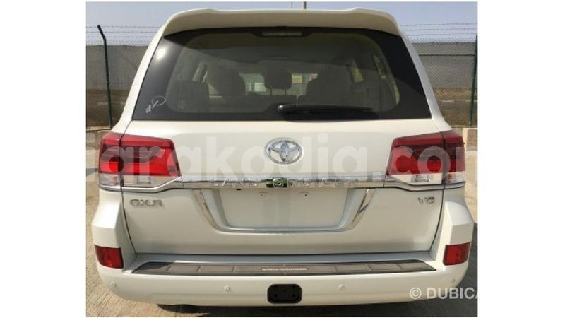 Big with watermark toyota land cruiser diana import dubai 4623