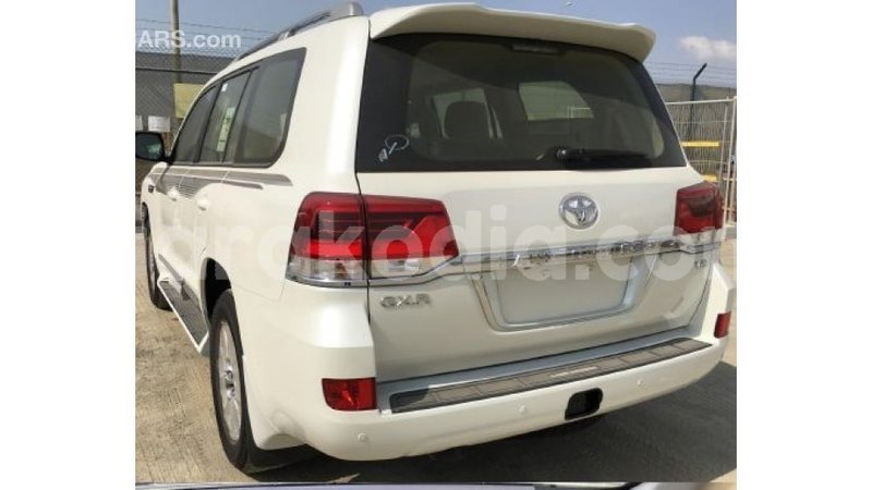 Big with watermark toyota land cruiser diana import dubai 4623