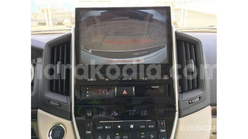 Big with watermark toyota land cruiser diana import dubai 4623