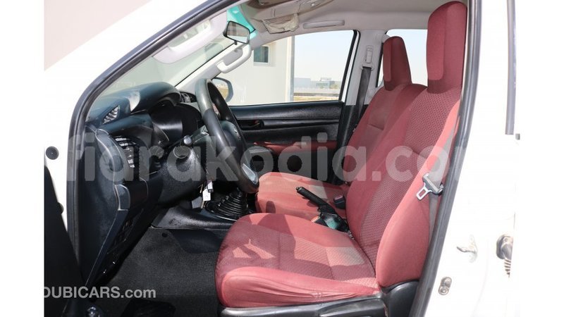 Big with watermark toyota hilux diana import dubai 4628