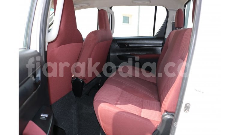 Big with watermark toyota hilux diana import dubai 4628