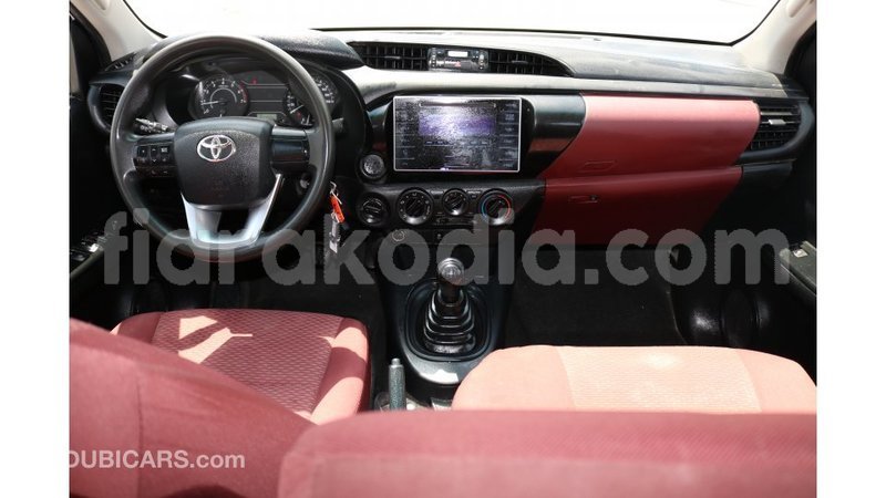 Big with watermark toyota hilux diana import dubai 4628