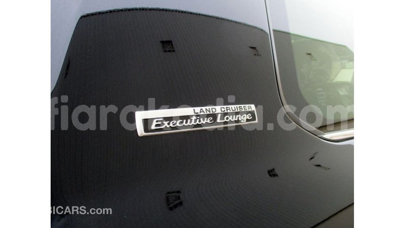 Big with watermark toyota land cruiser diana import dubai 4643