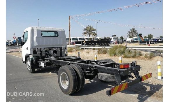 Acheter Import Voiture Mitsubishi Carisma Blanc à Import - Dubai, Diana Acheter Import Voiture Mitsubishi Carisma Blanc à Import - Dubai, Diana