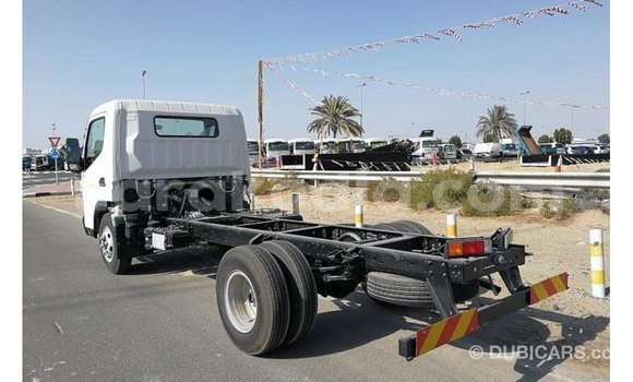 Acheter Import Voiture Mitsubishi Carisma Blanc à Import - Dubai, Diana Acheter Import Voiture Mitsubishi Carisma Blanc à Import - Dubai, Diana