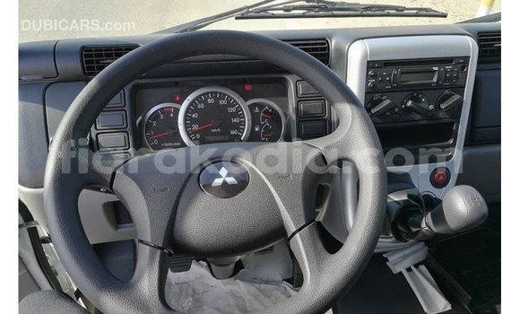 Acheter Import Voiture Mitsubishi Carisma Blanc à Import - Dubai, Diana Acheter Import Voiture Mitsubishi Carisma Blanc à Import - Dubai, Diana