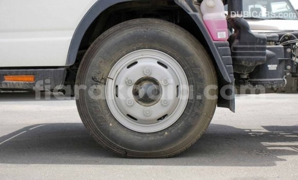 Acheter Import Voiture Mitsubishi Carisma Blanc à Import - Dubai, Diana Acheter Import Voiture Mitsubishi Carisma Blanc à Import - Dubai, Diana