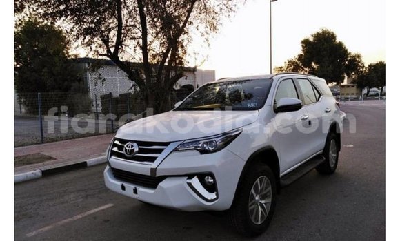 Acheter Import Voiture Toyota Fortuner Blanc à Import - Dubai, Diana Acheter Import Voiture Toyota Fortuner Blanc à Import - Dubai, Diana
