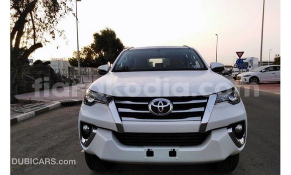 Acheter Import Voiture Toyota Fortuner Blanc à Import - Dubai, Diana Acheter Import Voiture Toyota Fortuner Blanc à Import - Dubai, Diana