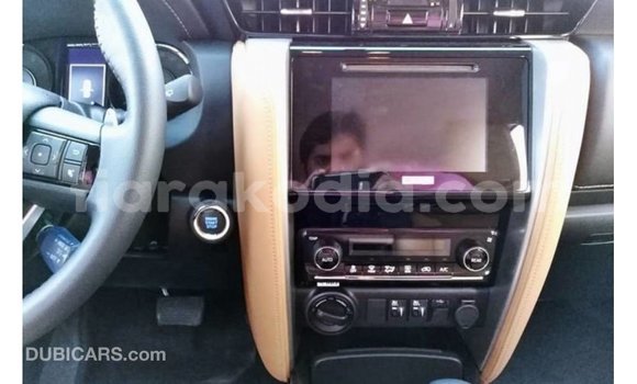 Acheter Import Voiture Toyota Fortuner Blanc à Import - Dubai, Diana Acheter Import Voiture Toyota Fortuner Blanc à Import - Dubai, Diana