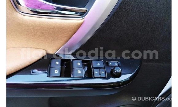 Acheter Import Voiture Toyota Fortuner Blanc à Import - Dubai, Diana Acheter Import Voiture Toyota Fortuner Blanc à Import - Dubai, Diana