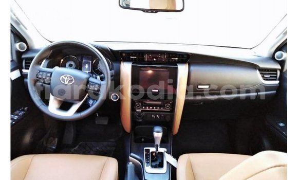 Acheter Import Voiture Toyota Fortuner Blanc à Import - Dubai, Diana Acheter Import Voiture Toyota Fortuner Blanc à Import - Dubai, Diana
