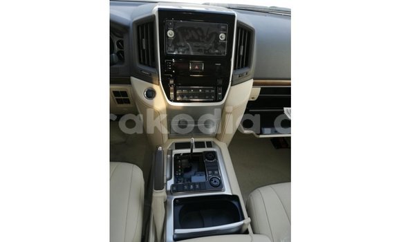 Acheter Import Voiture Toyota Land Cruiser Blanc à Import - Dubai, Diana Acheter Import Voiture Toyota Land Cruiser Blanc à Import - Dubai, Diana
