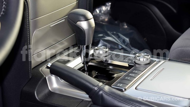 Big with watermark toyota land cruiser diana import dubai 4673