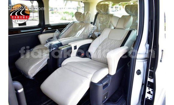 Acheter Import Voiture Toyota Granvia Blanc à Import - Dubai, Diana Acheter Import Voiture Toyota Granvia Blanc à Import - Dubai, Diana