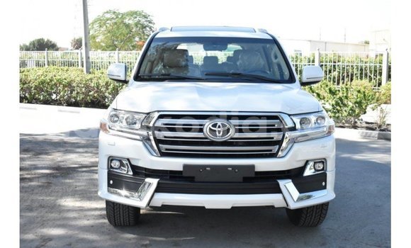 Acheter Import Voiture Toyota Land Cruiser Blanc à Import - Dubai, Diana Acheter Import Voiture Toyota Land Cruiser Blanc à Import - Dubai, Diana