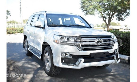 Acheter Import Voiture Toyota Land Cruiser Blanc à Import - Dubai, Diana Acheter Import Voiture Toyota Land Cruiser Blanc à Import - Dubai, Diana
