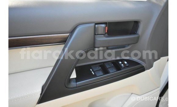 Acheter Import Voiture Toyota Land Cruiser Blanc à Import - Dubai, Diana Acheter Import Voiture Toyota Land Cruiser Blanc à Import - Dubai, Diana