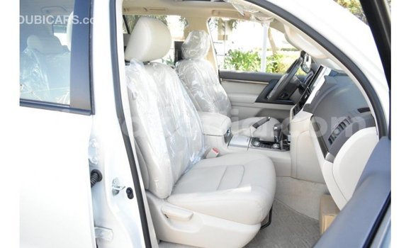 Acheter Import Voiture Toyota Land Cruiser Blanc à Import - Dubai, Diana Acheter Import Voiture Toyota Land Cruiser Blanc à Import - Dubai, Diana