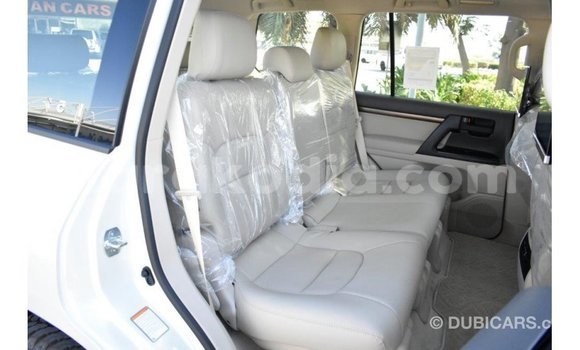 Acheter Import Voiture Toyota Land Cruiser Blanc à Import - Dubai, Diana Acheter Import Voiture Toyota Land Cruiser Blanc à Import - Dubai, Diana