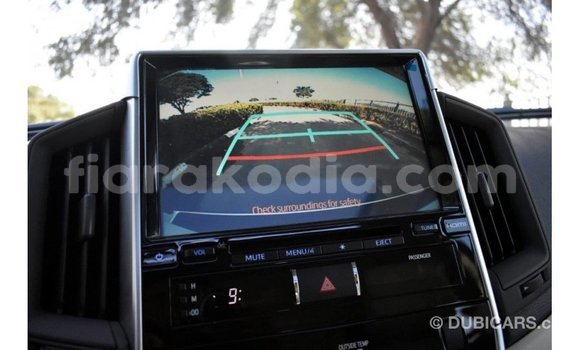 Acheter Import Voiture Toyota Land Cruiser Blanc à Import - Dubai, Diana Acheter Import Voiture Toyota Land Cruiser Blanc à Import - Dubai, Diana