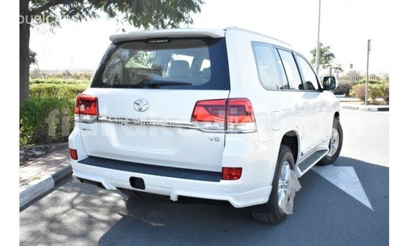 Acheter Import Voiture Toyota Land Cruiser Blanc à Import - Dubai, Diana Acheter Import Voiture Toyota Land Cruiser Blanc à Import - Dubai, Diana
