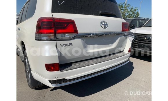 Acheter Import Voiture Toyota Land Cruiser Blanc à Import - Dubai, Diana Acheter Import Voiture Toyota Land Cruiser Blanc à Import - Dubai, Diana