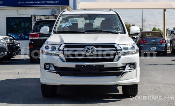 Hividy Toyota Land Cruiser fotsy Car in Import - Dubai in Diana Hividy Toyota Land Cruiser fotsy Car in Import - Dubai in Diana