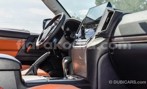 Hividy Toyota Land Cruiser fotsy Car in Import - Dubai in Diana Hividy Toyota Land Cruiser fotsy Car in Import - Dubai in Diana