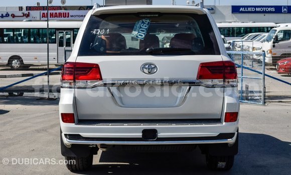 Hividy Toyota Land Cruiser fotsy Car in Import - Dubai in Diana Hividy Toyota Land Cruiser fotsy Car in Import - Dubai in Diana