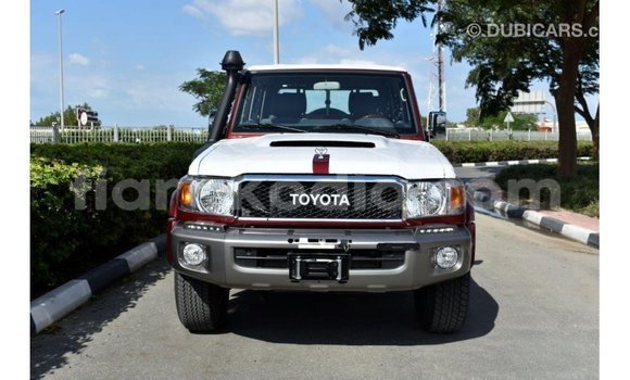 Acheter Import Voiture Toyota Land Cruiser Rouge à Import - Dubai, Diana Acheter Import Voiture Toyota Land Cruiser Rouge à Import - Dubai, Diana