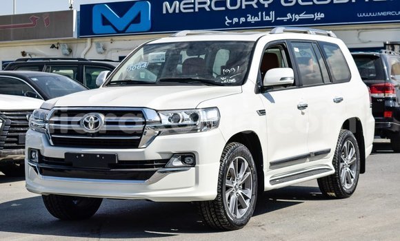 Hividy Toyota Land Cruiser fotsy Car in Import - Dubai in Diana Hividy Toyota Land Cruiser fotsy Car in Import - Dubai in Diana