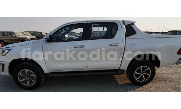Acheter Import Voiture Toyota Hilux Blanc à Import - Dubai, Diana Acheter Import Voiture Toyota Hilux Blanc à Import - Dubai, Diana