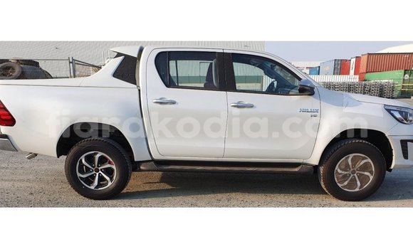 Acheter Import Voiture Toyota Hilux Blanc à Import - Dubai, Diana Acheter Import Voiture Toyota Hilux Blanc à Import - Dubai, Diana