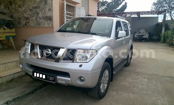 Acheter Occasion Voiture Nissan Pathfinder Gris à Antananarivo au Analamanga Acheter Occasion Voiture Nissan Pathfinder Gris à Antananarivo au Analamanga