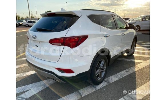 Acheter Import Voiture Hyundai Santa Fe Blanc à Import - Dubai, Diana Acheter Import Voiture Hyundai Santa Fe Blanc à Import - Dubai, Diana