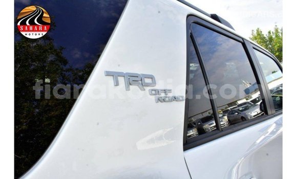 Acheter Import Utilitaire Toyota HiAce Blanc à Import - Dubai, Diana Acheter Import Utilitaire Toyota HiAce Blanc à Import - Dubai, Diana