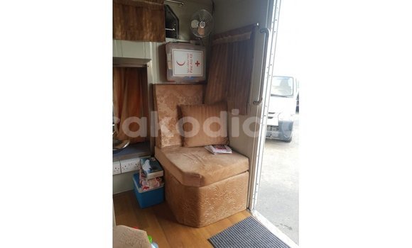 Acheter Import Voiture Kia Carens Blanc à Import - Dubai, Diana Acheter Import Voiture Kia Carens Blanc à Import - Dubai, Diana