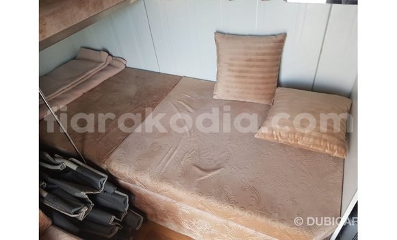 Acheter Import Voiture Kia Carens Blanc à Import - Dubai, Diana Acheter Import Voiture Kia Carens Blanc à Import - Dubai, Diana