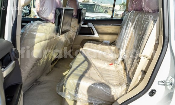 Buy Import Toyota Land Cruiser White Car in Import - Dubai in Diana Buy Import Toyota Land Cruiser White Car in Import - Dubai in Diana