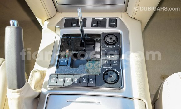 Buy Import Toyota Land Cruiser White Car in Import - Dubai in Diana Buy Import Toyota Land Cruiser White Car in Import - Dubai in Diana