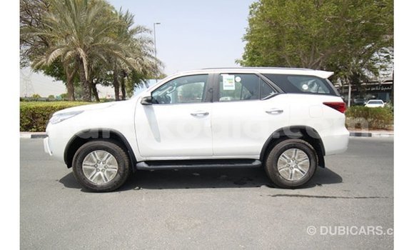 Acheter Import Voiture Toyota Fortuner Blanc à Import - Dubai, Diana Acheter Import Voiture Toyota Fortuner Blanc à Import - Dubai, Diana