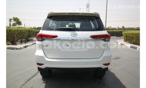 Acheter Import Voiture Toyota Fortuner Blanc à Import - Dubai, Diana Acheter Import Voiture Toyota Fortuner Blanc à Import - Dubai, Diana