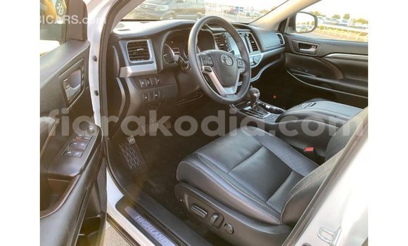 Buy Import Toyota Highlander White Car in Import - Dubai in Diana Buy Import Toyota Highlander White Car in Import - Dubai in Diana