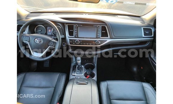 Buy Import Toyota Highlander White Car in Import - Dubai in Diana Buy Import Toyota Highlander White Car in Import - Dubai in Diana
