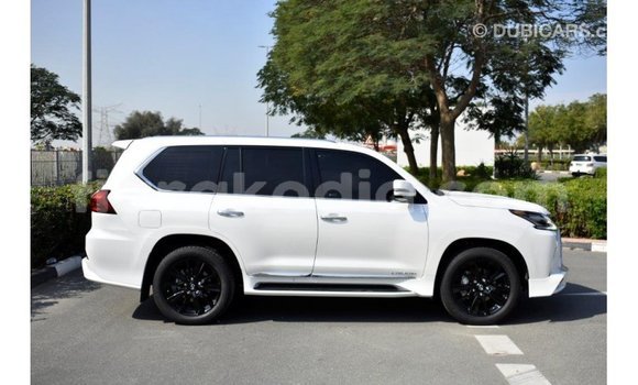 Acheter Import Voiture Lexus LX Blanc à Import - Dubai, Diana Acheter Import Voiture Lexus LX Blanc à Import - Dubai, Diana
