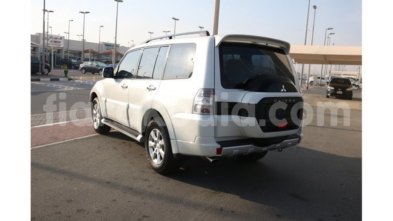 Big with watermark mitsubishi pajero diana import dubai 4771